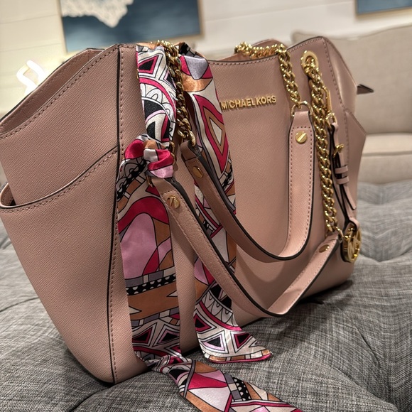 Michael Kors Bag Pink Tote - Picture 3 of 17